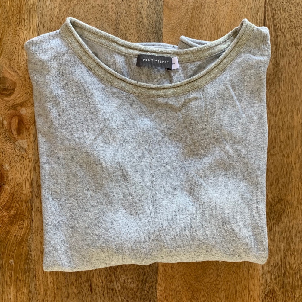Women’s pearl grey crew neck sweater with star